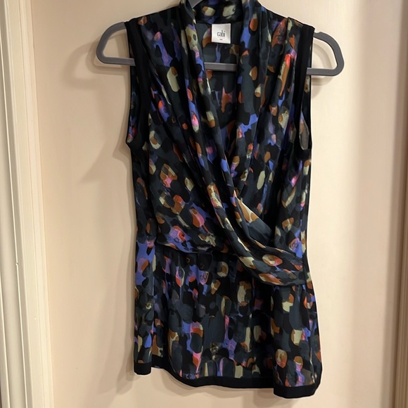 EUC, Cabi Flaunt Faux Wrap sleeveless blouse size small - Picture 2 of 5
